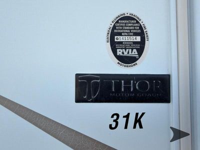 2013 Thor Motor Coach Chateau — photo 7 view
