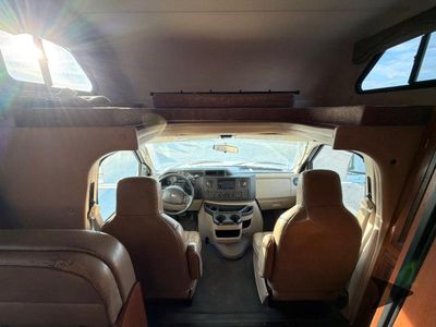 2013 Thor Motor Coach Chateau — photo 12 view