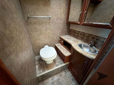 2013 Thor Motor Coach Chateau — photo 22 view
