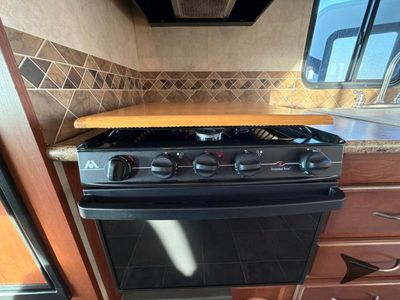 2013 Thor Motor Coach Chateau — photo 14 view