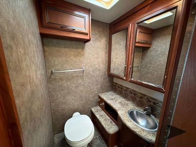 2013 Thor Motor Coach Chateau — photo 21 view
