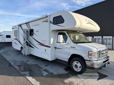 2013 Thor Motor Coach Chateau — front three-quarter view