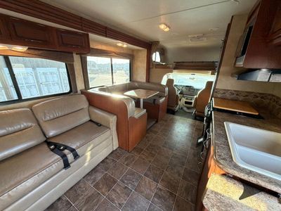 2013 Thor Motor Coach Chateau — photo 8 view