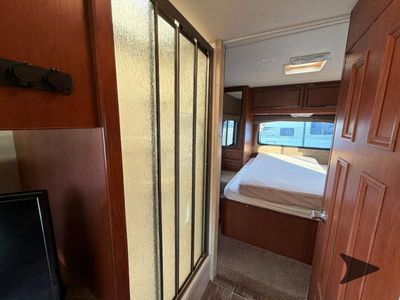 2013 Thor Motor Coach Chateau — photo 18 view