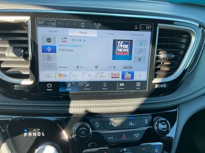 2026 Chrysler Pacifica — photo 11 view