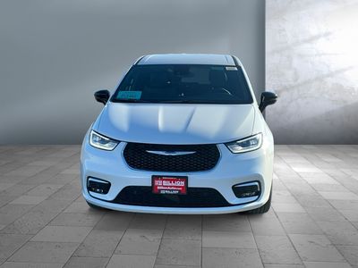 2026 Chrysler Pacifica — side profile view