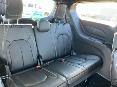 2026 Chrysler Pacifica — photo 15 view