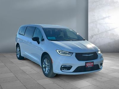 2026 Chrysler Pacifica — front three-quarter view