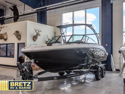 2025 Chaparral Boats Chaparral - Photo 2