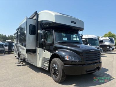 2026 Newmar Grand Star in GRAYSON GRAPHICS — front three-quarter view
