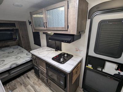 2023 Venture RV Sonic Lite - Photo 11