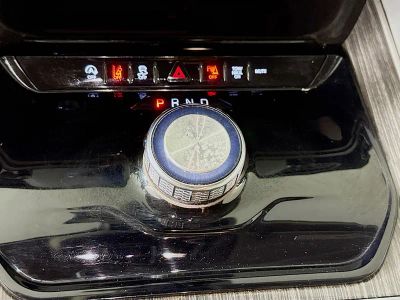 2022 Jeep Wagoneer — photo 17 view