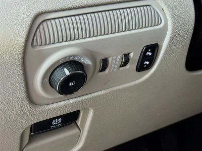 2022 Jeep Wagoneer — photo 8 view