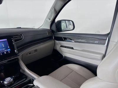 2022 Jeep Wagoneer — photo 25 view