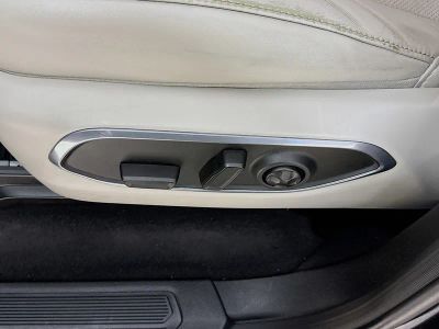2022 Jeep Wagoneer — photo 21 view