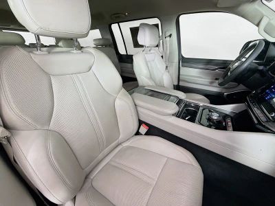 2022 Jeep Wagoneer — photo 34 view