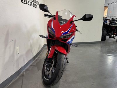 2026 Honda CBR650R E-Clutch - Photo 3