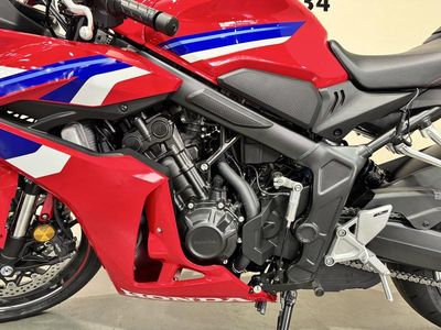 2026 Honda CBR650R E-Clutch - Photo 13