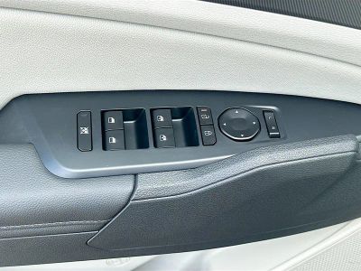 2026 Kia Sportage — photo 17 view