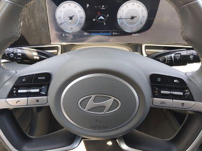 2025 Hyundai Elantra — photo 12 view