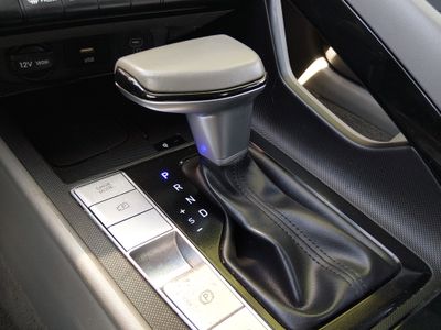2025 Hyundai Elantra — photo 21 view