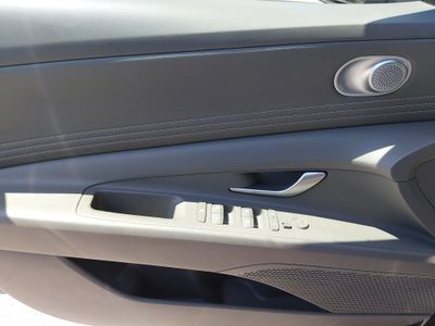2025 Hyundai Elantra — photo 19 view