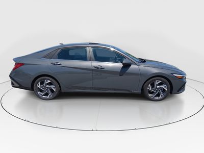 2025 Hyundai Elantra — photo 8 view