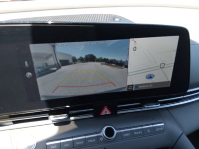 2025 Hyundai Elantra — photo 17 view