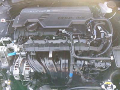2025 Hyundai Elantra — photo 9 view