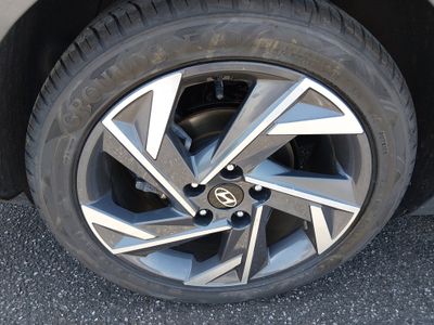 2025 Hyundai Elantra — photo 10 view