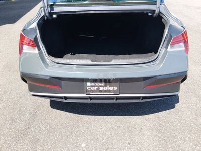 2025 Hyundai Elantra — photo 11 view