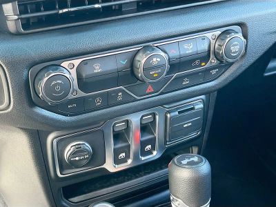 2026 Jeep Wrangler — photo 15 view
