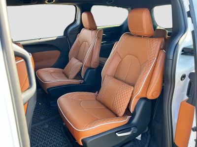 2024 Chrysler Pacifica — photo 26 view