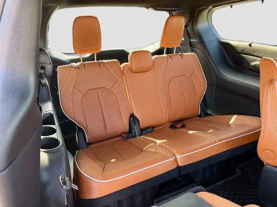 2024 Chrysler Pacifica — photo 30 view