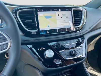 2024 Chrysler Pacifica — photo 15 view