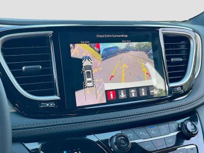 2024 Chrysler Pacifica — photo 14 view