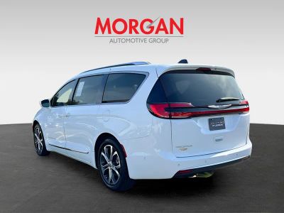 2024 Chrysler Pacifica — detail view