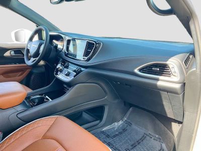 2024 Chrysler Pacifica — photo 33 view
