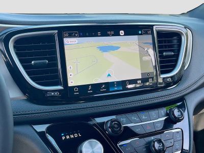 2024 Chrysler Pacifica — photo 13 view