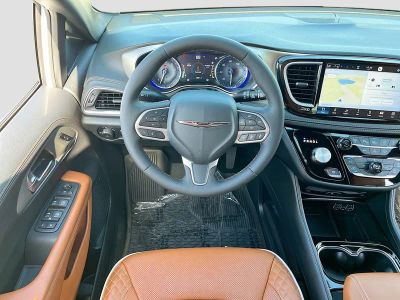 2024 Chrysler Pacifica — photo 24 view