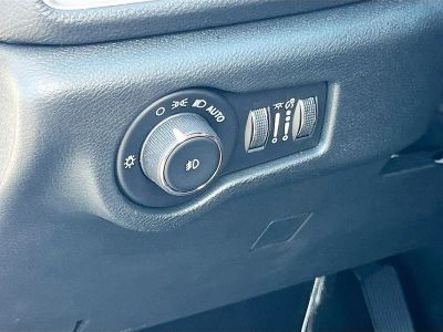 2024 Chrysler Pacifica — photo 10 view