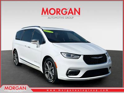 2024 Chrysler Pacifica Pinnacle in White — front three-quarter view