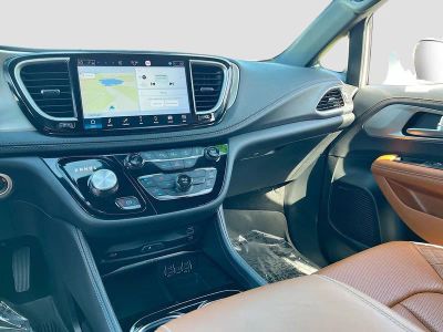 2024 Chrysler Pacifica — photo 25 view