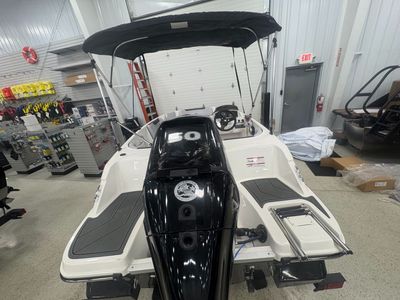2025 Bayliner M15 - Photo 6