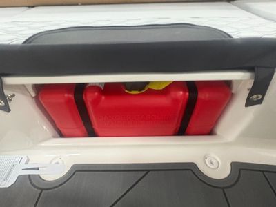 2025 Bayliner M15 - Photo 19
