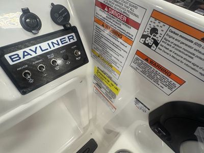 2025 Bayliner M15 - Photo 18