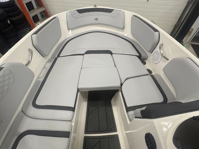 2025 Bayliner M15 - Photo 14
