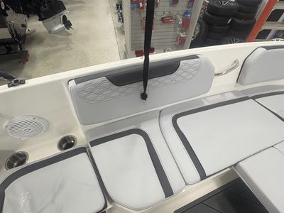 2025 Bayliner M15 - Photo 15