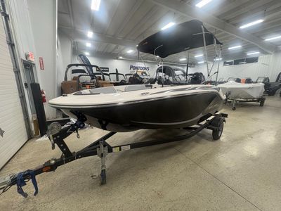 2025 Bayliner M15 - Photo 2