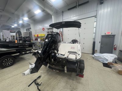 2025 Bayliner M15 - Photo 7